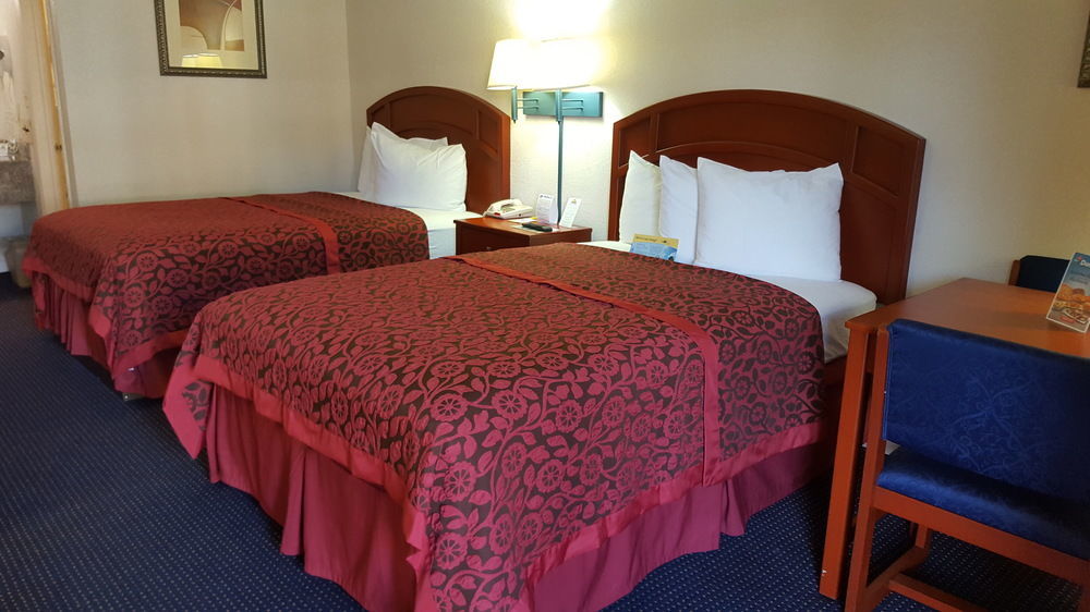 Days Inn By Wyndham Tallahassee-Government Center ภายนอก รูปภาพ